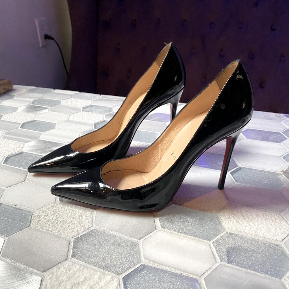 Christian Louboutin closed toe pump heels red bottom 6.5